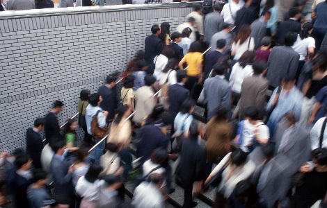 Aperture festive, l’Istat: un quarto degli italiani fa shopping la domenica