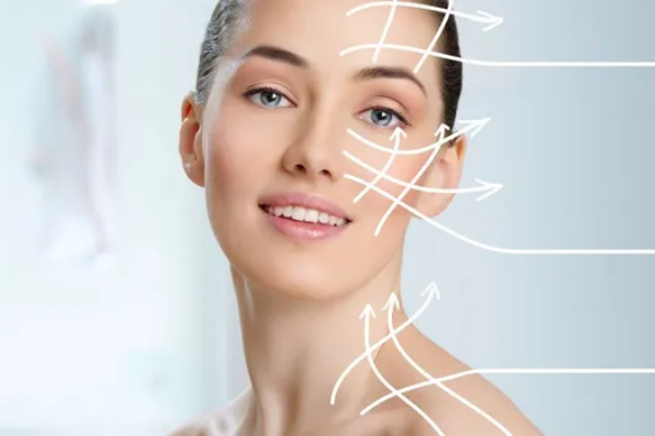 Antietà e prodotti labbra: i dermocosmetici “effetto traino” in farmacia