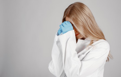 Covid-19, lockdown pesa sulla salute dei farmacisti: post-traumatic disease e burnout