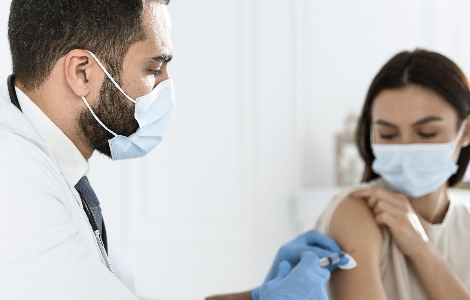 Bivalente e antinfluenzale: le farmacie pronte ai vaccini autunnali