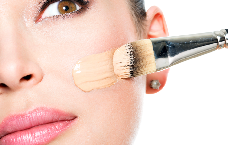 Make up, boom del make care: la farmacia ha ottime carte da giocare