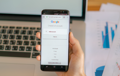 Farmacista versus Google: trasformazione digitale della farmacia